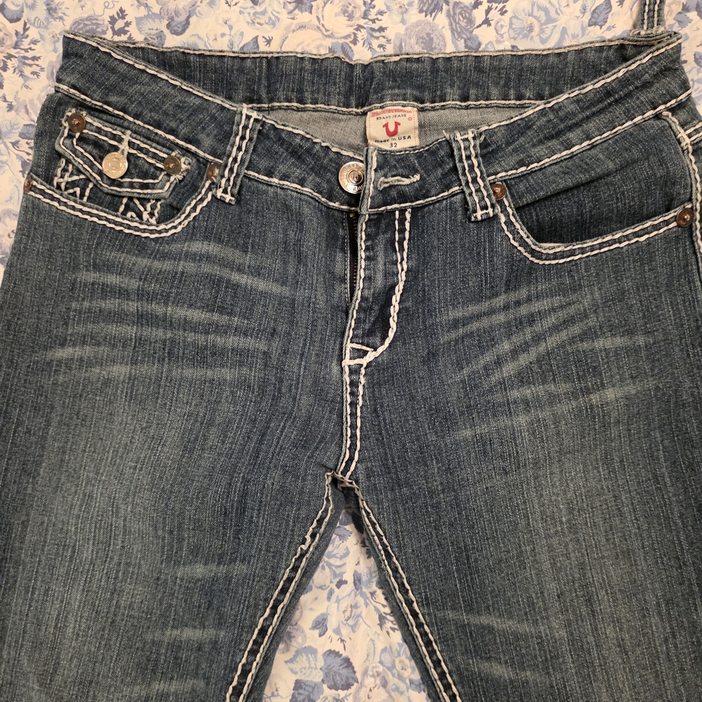 True Religion Women's Blue Bootcut Jeans with White Contrast Stitching